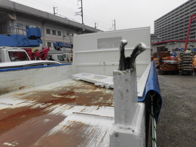 ［板金塗装修理事例］広島市東区より入庫の四トンダンプリヤーゲートヒンジ取替